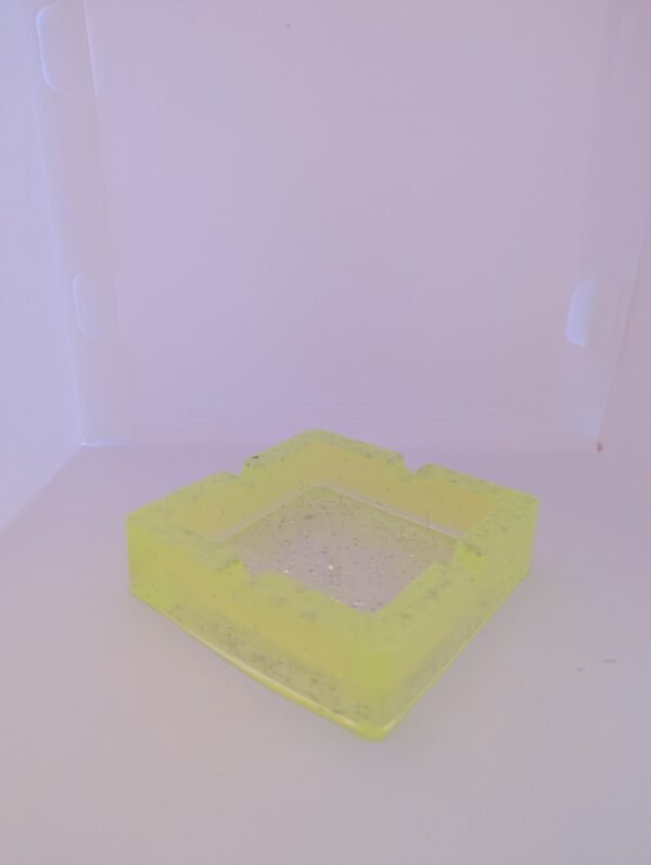 Cendrier jaune en résine epoxy – Image 2